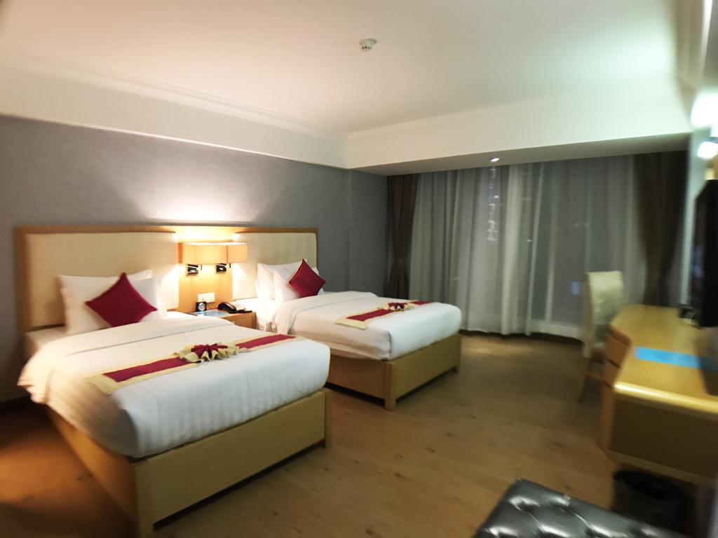 Discovery Hotel Phnom Penh Exterior foto