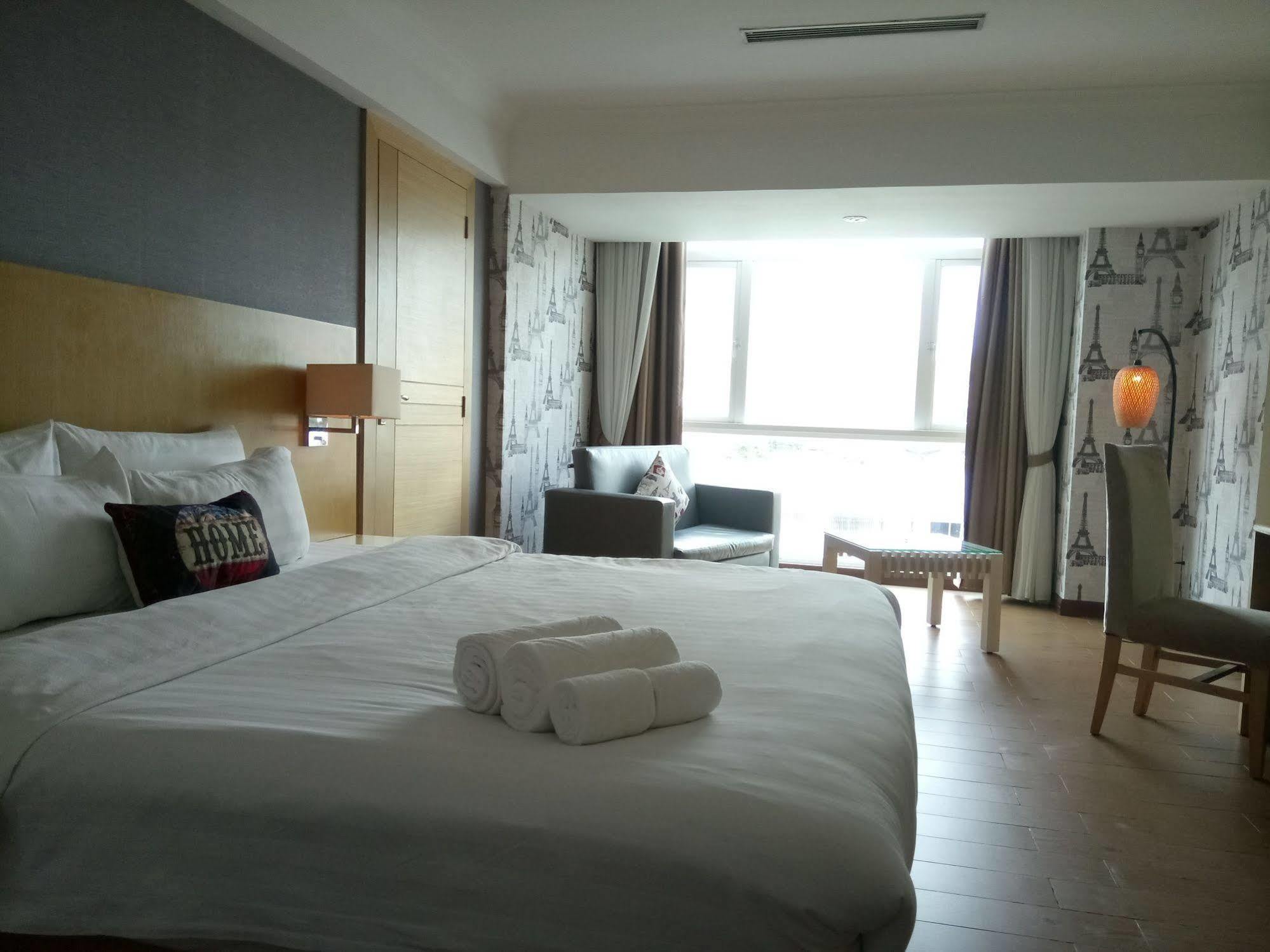 Discovery Hotel Phnom Penh Exterior foto